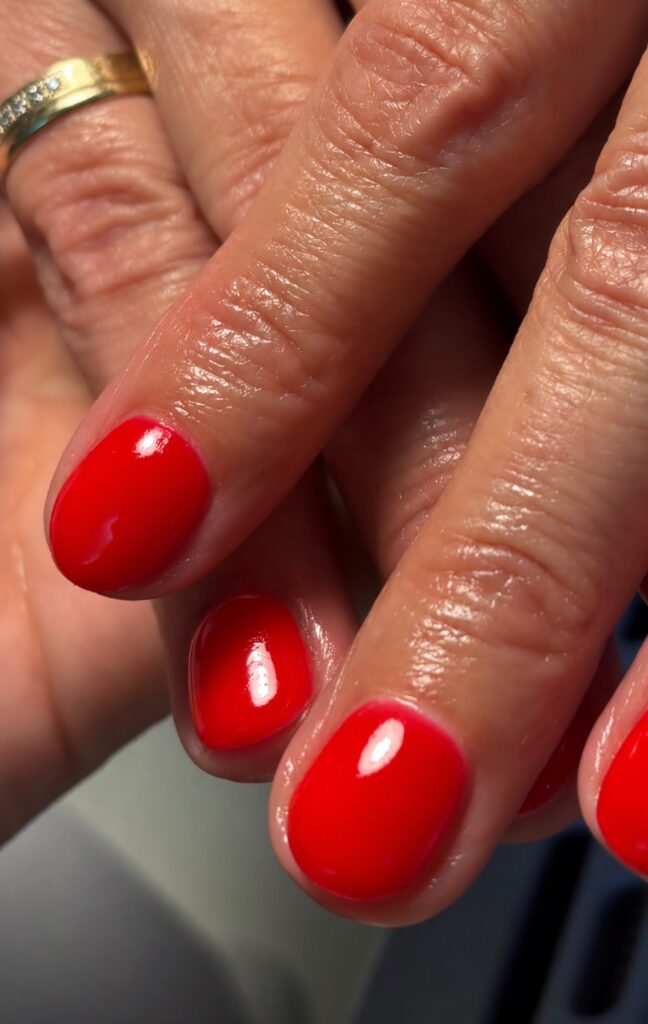 Rode BIAB nagels gezet bij LYNX Beauty